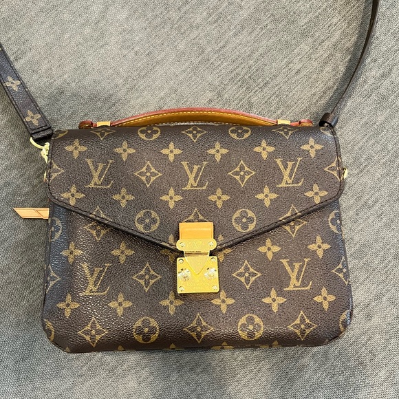Louis Vuitton Handbags - *SOLD* Louis Vuitton Pochette Metis Monogram